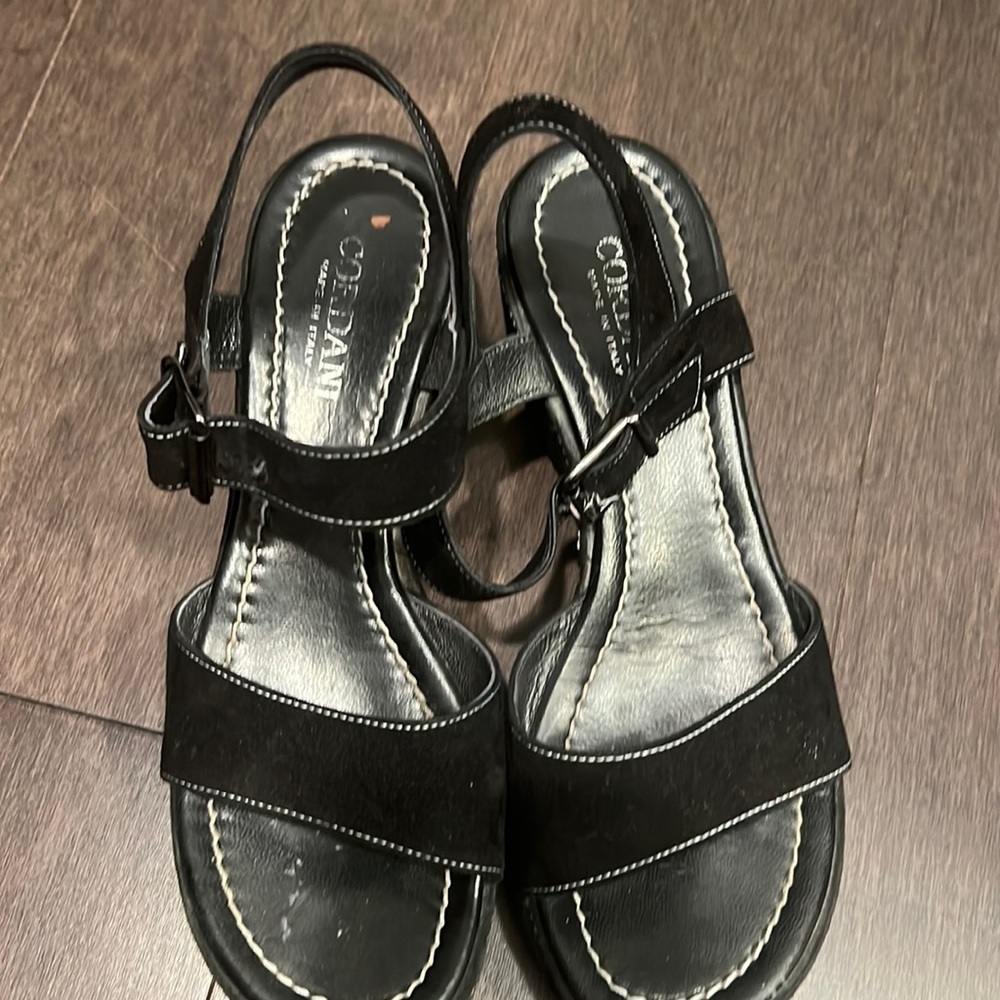 Cordani black/white suede trim sandal size 9